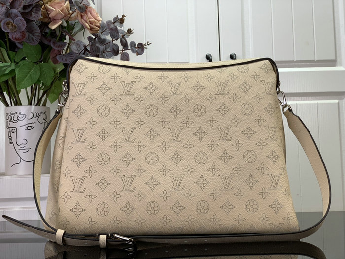 Louis Vuitton Hand It All MM Cream M24132