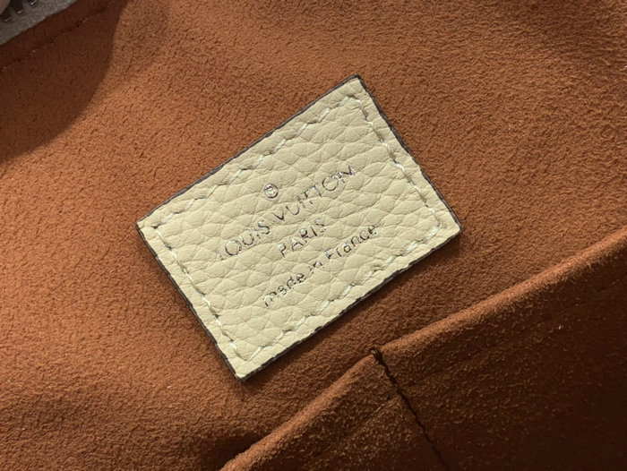 Louis Vuitton Hand It All MM Cream M24132