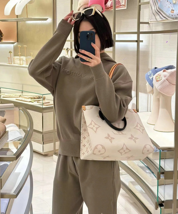 Louis Vuitton OnTheGo MM M46912