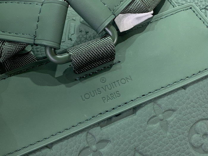 Louis Vuitton Christopher MM M24428