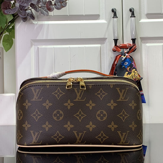 Louis Vuitton Toiletry Bag M11750
