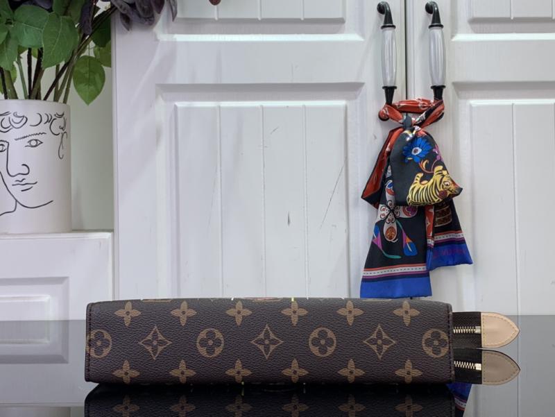 LV x TM Toiletry Pouch M14180