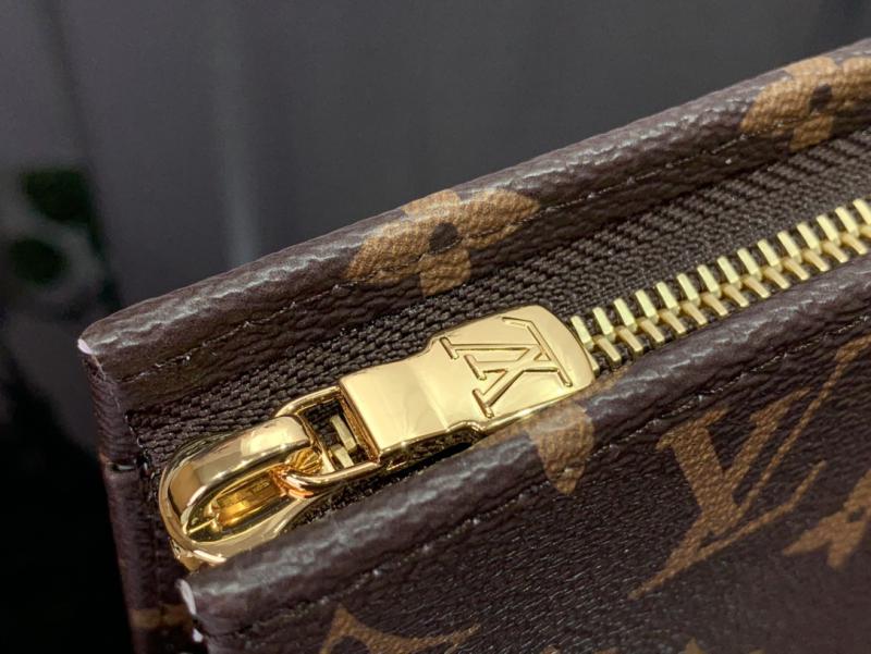 LV x TM Toiletry Pouch M14180
