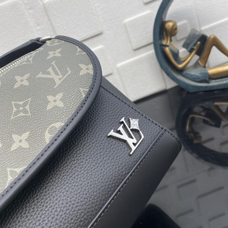 Louis Vuitton Pulse Messenger M12625