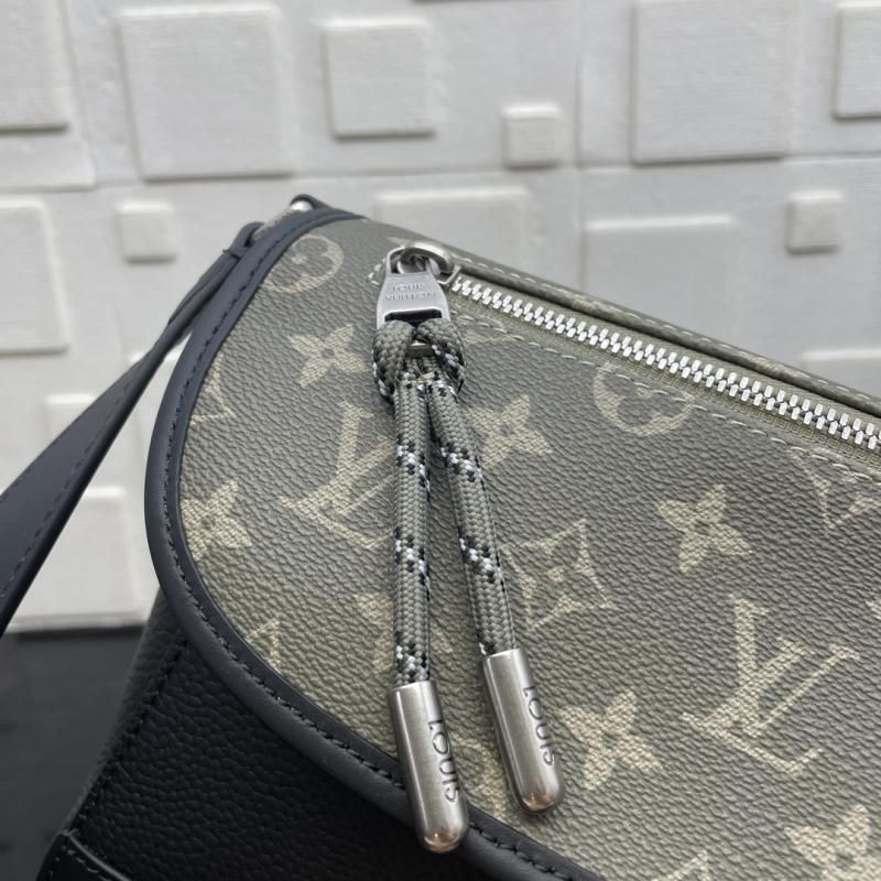 Louis Vuitton Pulse Messenger M12625