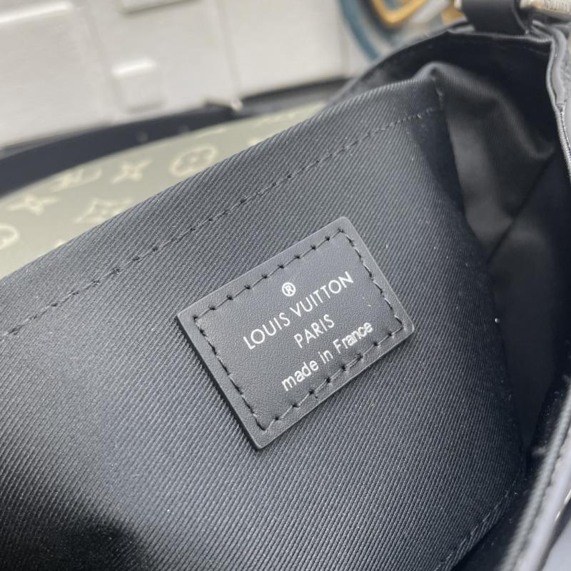 Louis Vuitton Pulse Messenger M12625