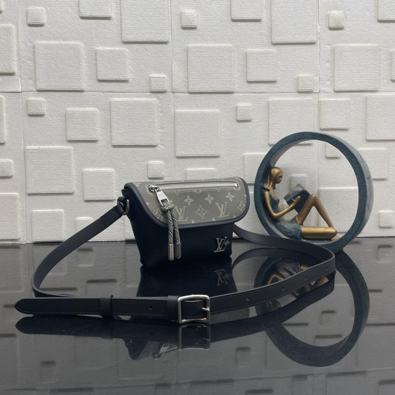 Louis Vuitton Pulse Wearable Wallet M12618