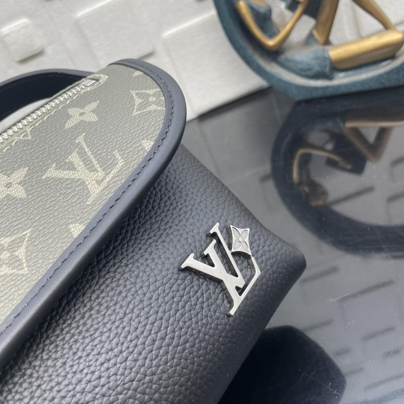 Louis Vuitton Pulse Wearable Wallet M12618