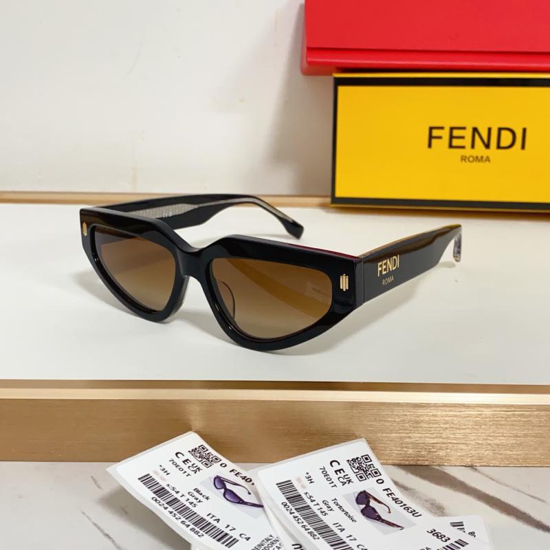 Fendi Sunglasses FE40163U