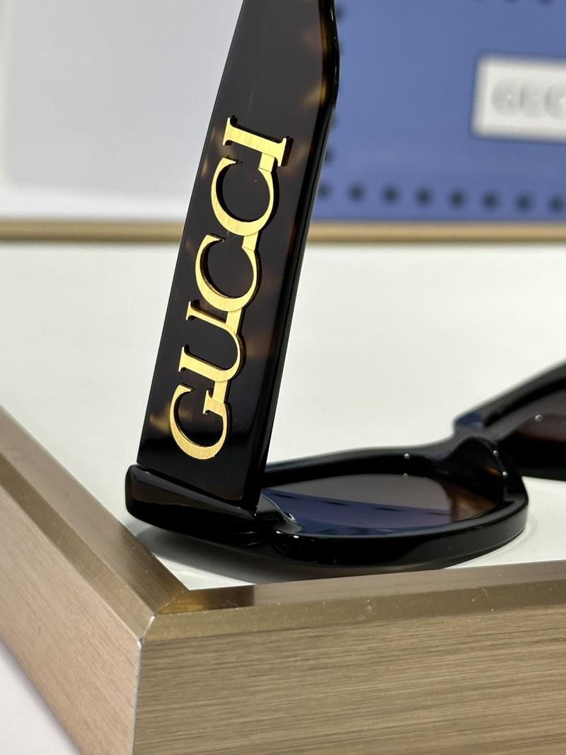 Gucci Sunglasses GG1081S