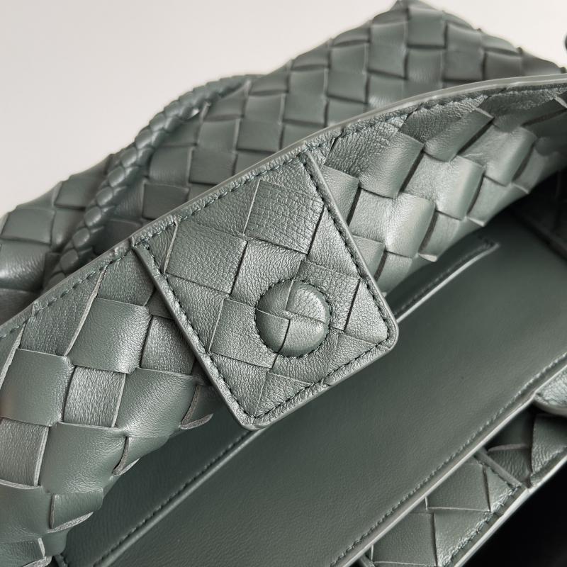 Bottega Veneta East-West Andiamo Dark Green 754990