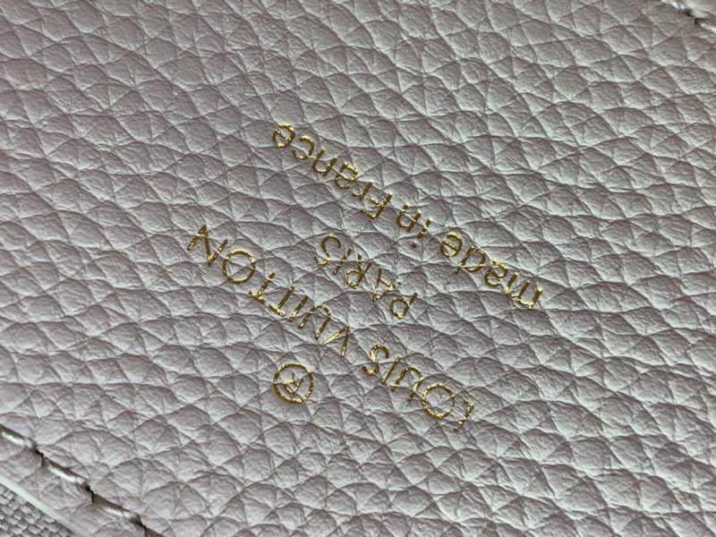 Louis Vuitton Bella Tote M13838