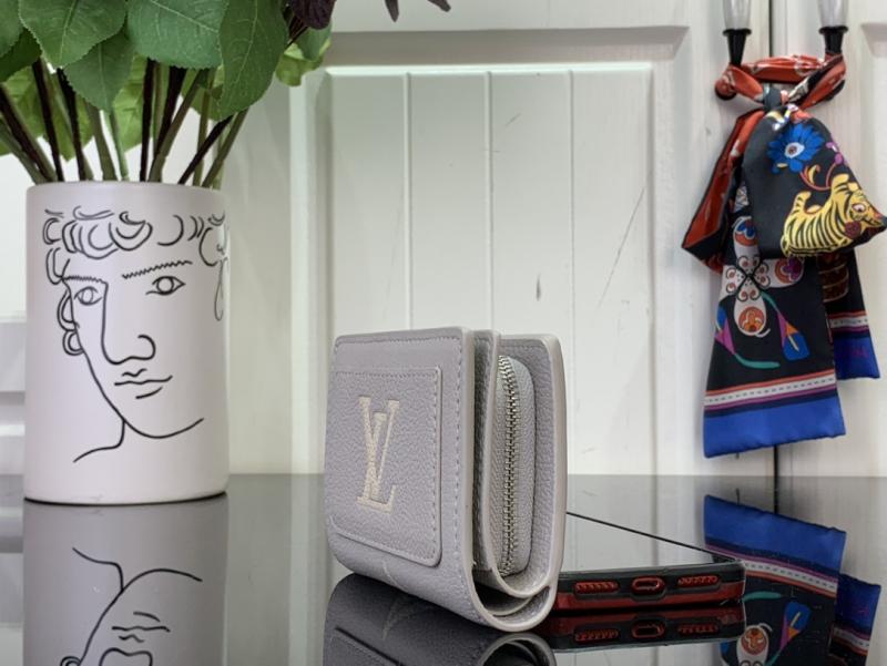 Louis Vuitton Clea Wallet M14153