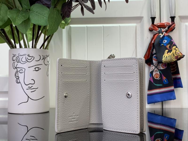 Louis Vuitton Clea Wallet M14153