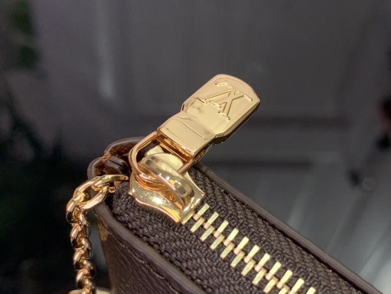 Louis Vuitton Key Pouch M M13560