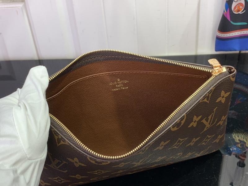 Louis Vuitton Key Pouch M M13560