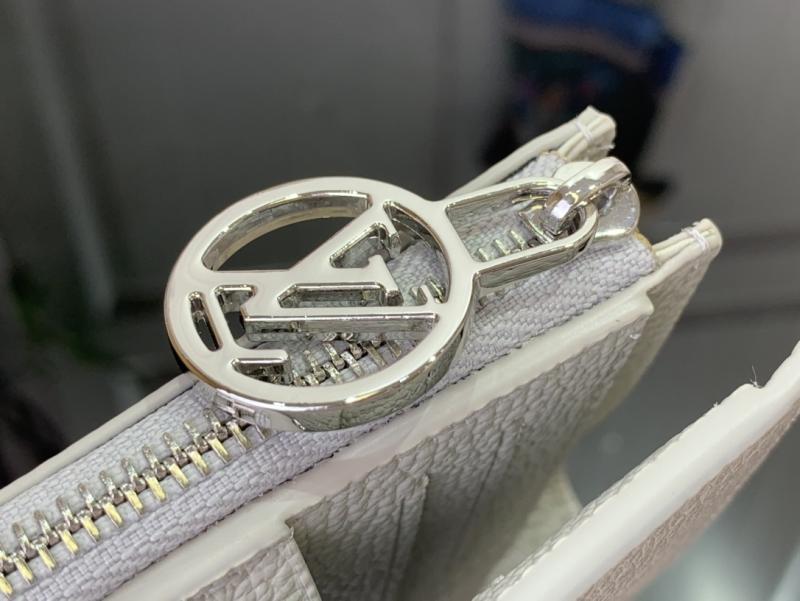Louis Vuitton Lisa Wallet M13797