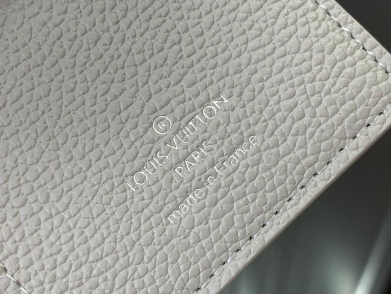 Louis Vuitton Lisa Wallet M13797