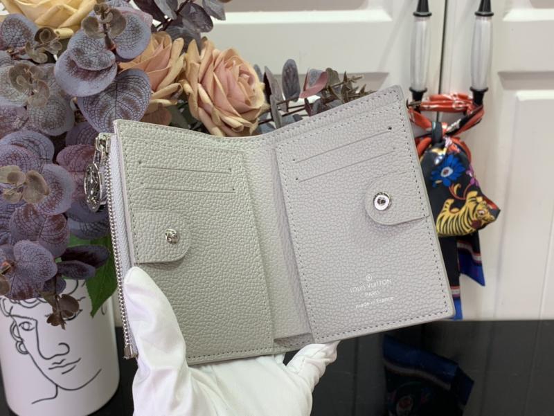 Louis Vuitton Lisa Wallet M13797