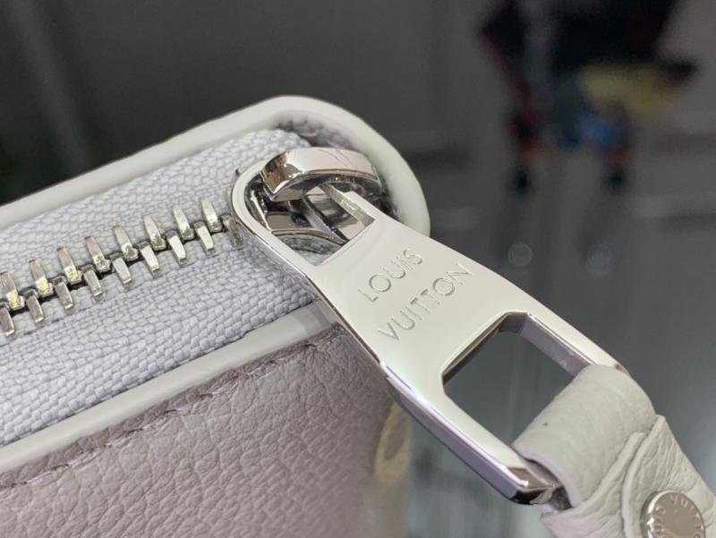 Louis Vuitton Zippy Wallet M14228