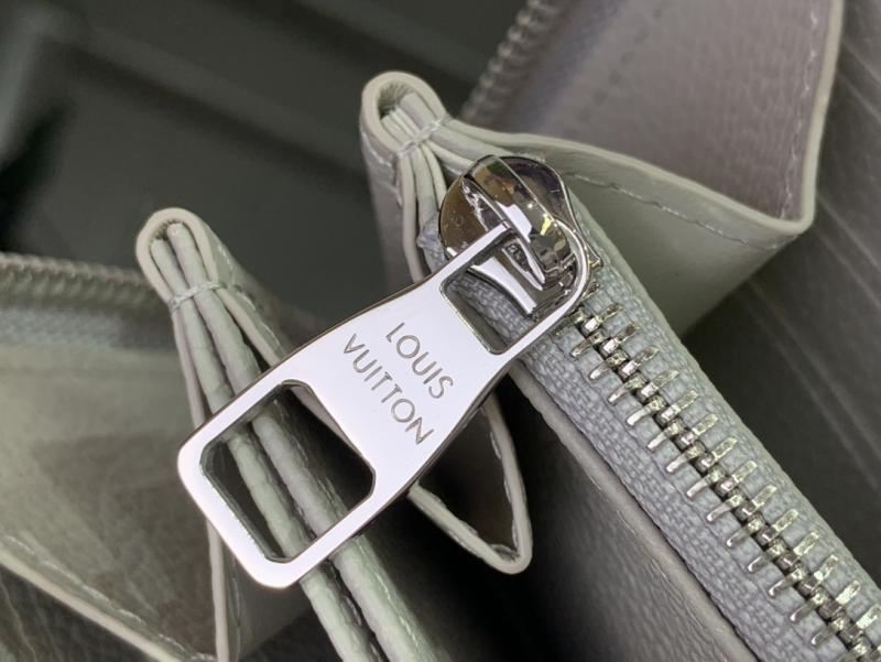 Louis Vuitton Zippy Wallet M14228