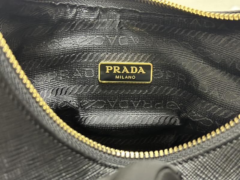 Prada Re-Edition 2005 Saffiano leather bag Black 1BH204