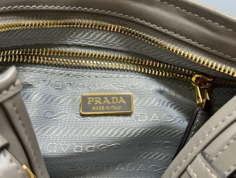 Prada Small leather shoulder bag Grey 1BH215