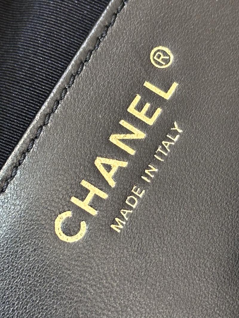Chanel Grained Calfskin 25 Small Handbag Black AS5293