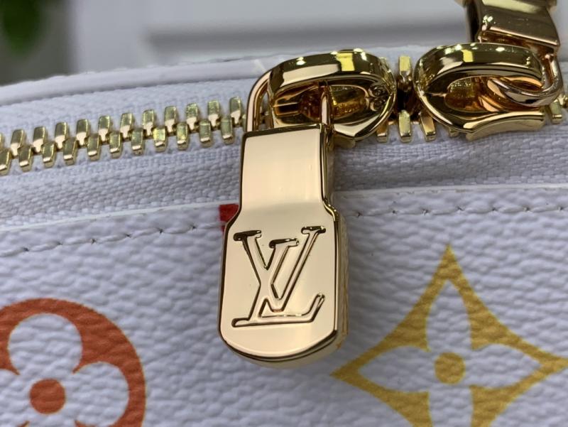 LV x TM Cosmetic Pouch GM White M13743