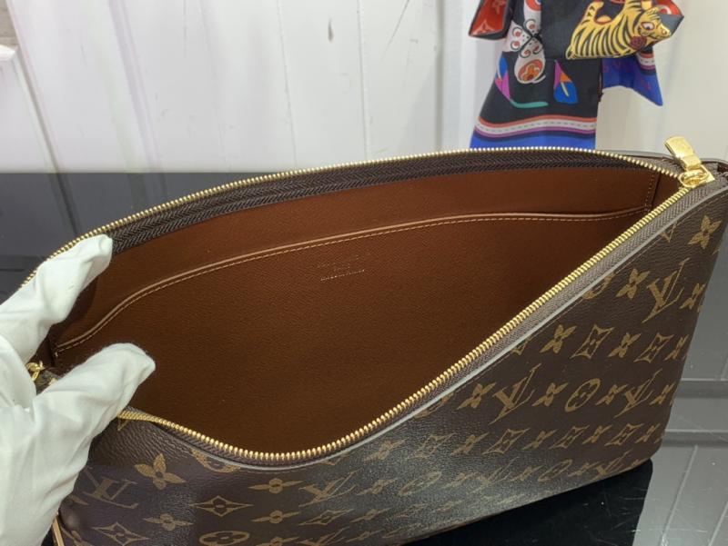 Louis Vuitton Key Pouch L M13561