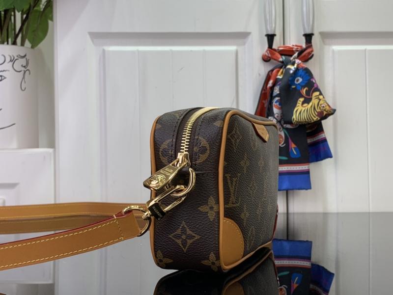 Louis Vuitton Trocadéro Wearable Wallet M14058