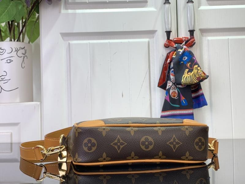 Louis Vuitton Trocadéro Wearable Wallet M14058