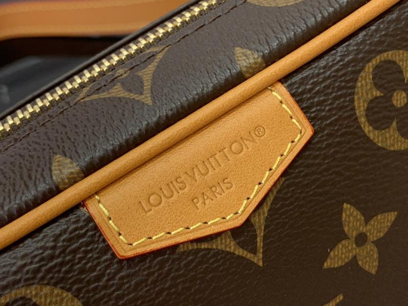 Louis Vuitton Trocadéro Wearable Wallet M14058