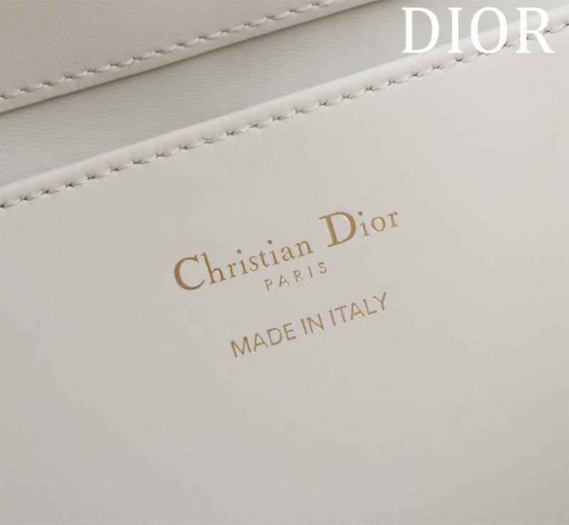 Medium Dior Toujours Vertical Tote Bag White M2836