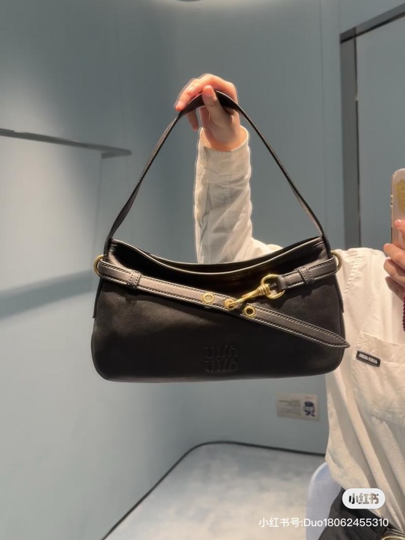 Miu Miu Aventure nappa leather bag Black 5BC182