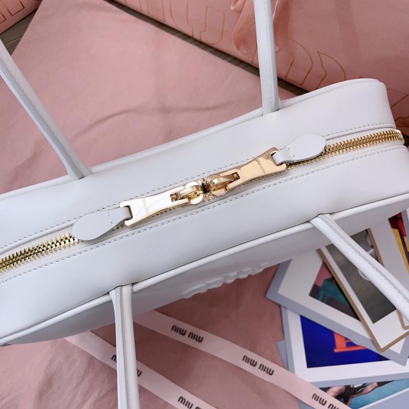 Miu Miu Medium Beau leather Bag White 5BB172