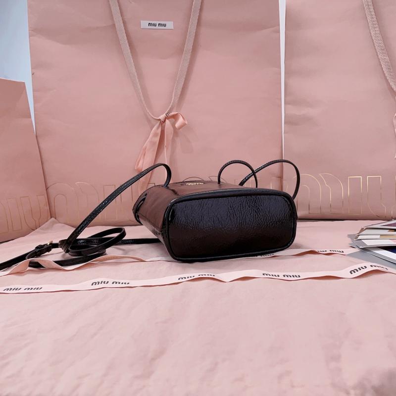 Miu Miu Naplak patent leather pouch Black 5NF460