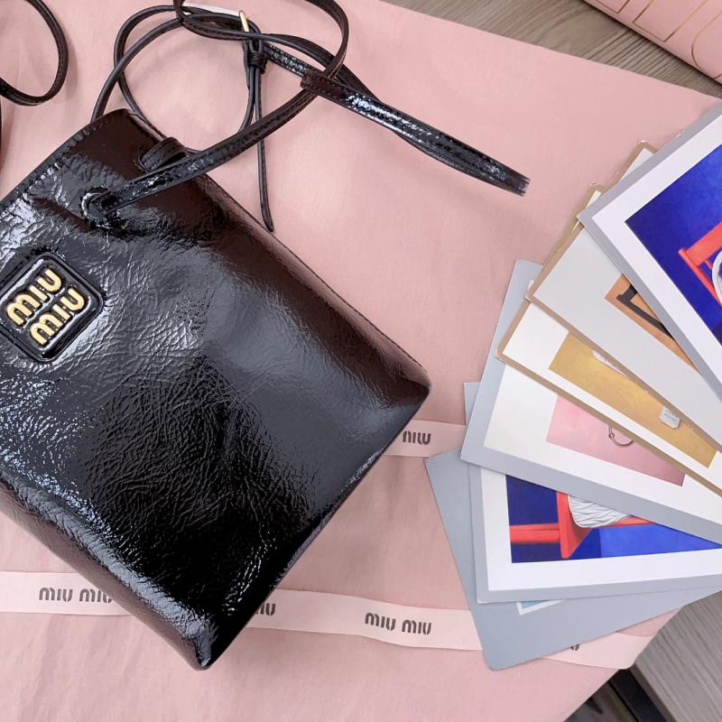 Miu Miu Naplak patent leather pouch Black 5NF460