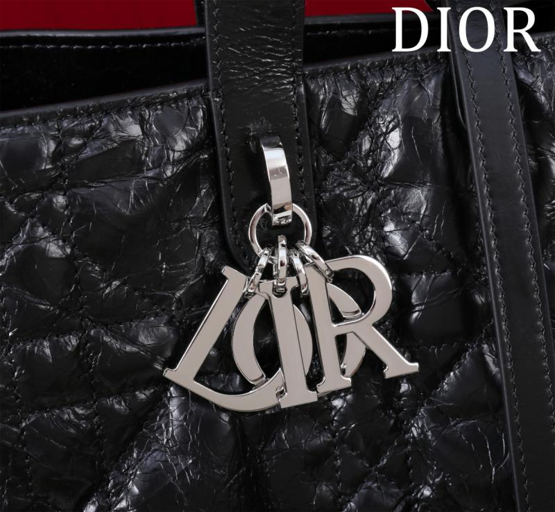 Medium Dior Toujours Vertical Crinkled Tote Bag Black M2836