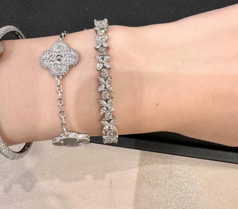 Tiffany Bracelet TB32004