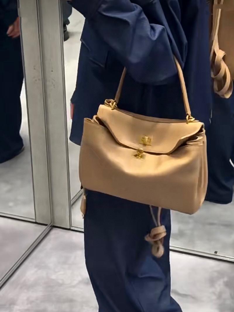 Balenciaga Rodeo Medium Handbag Latte B789772