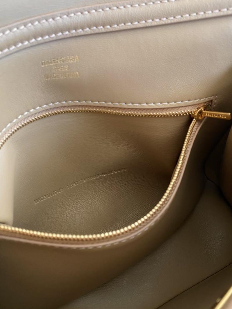 Balenciaga Rodeo Medium Handbag Latte B789772