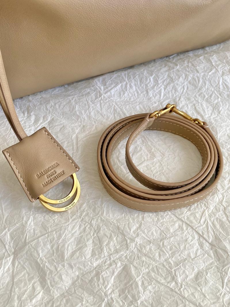 Balenciaga Rodeo Medium Handbag Latte B789772