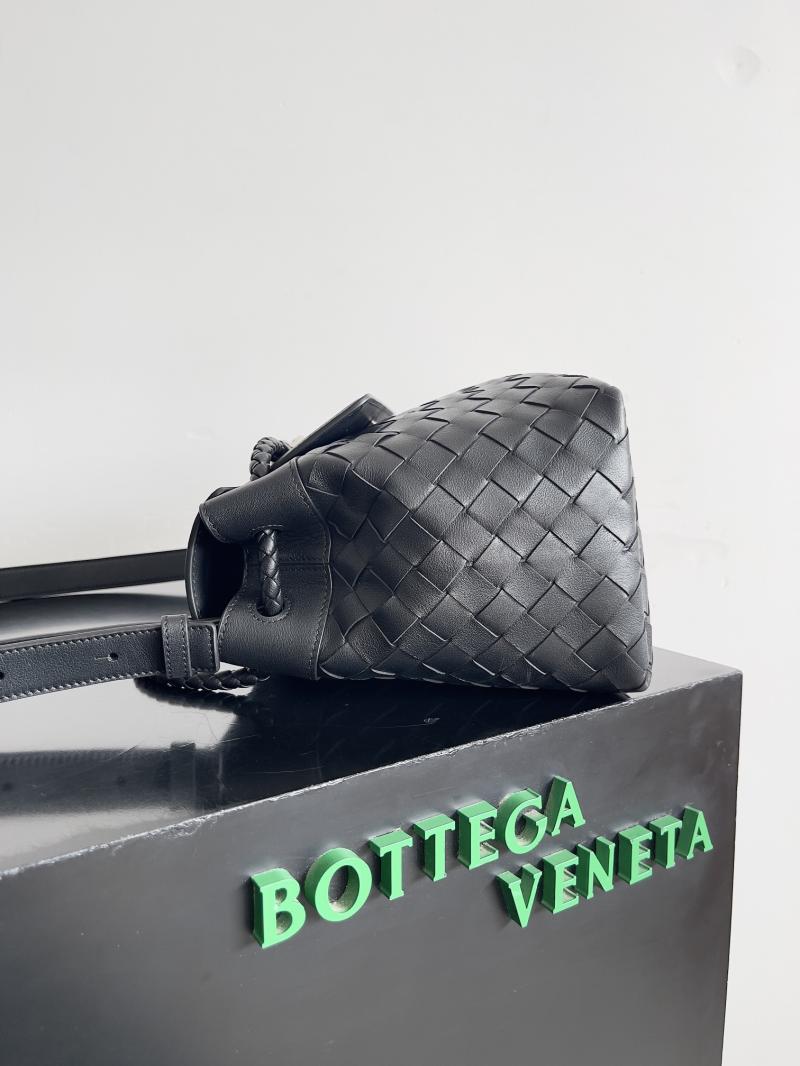 Bottega Veneta Small Andiamo Messenger Black 815781