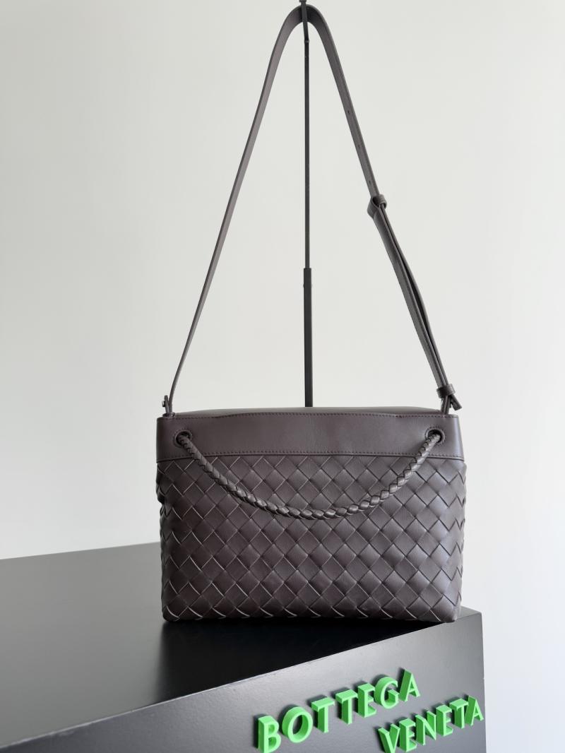Bottega Veneta Small Andiamo Messenger Fondant 815781