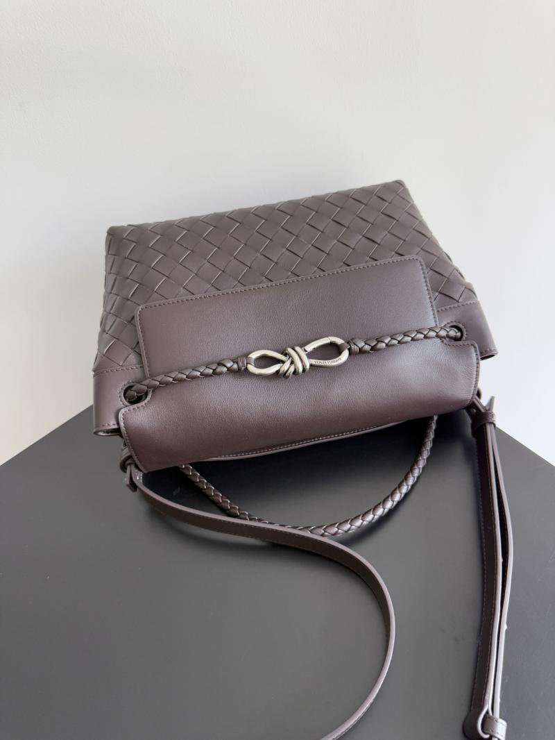 Bottega Veneta Small Andiamo Messenger Fondant 815781