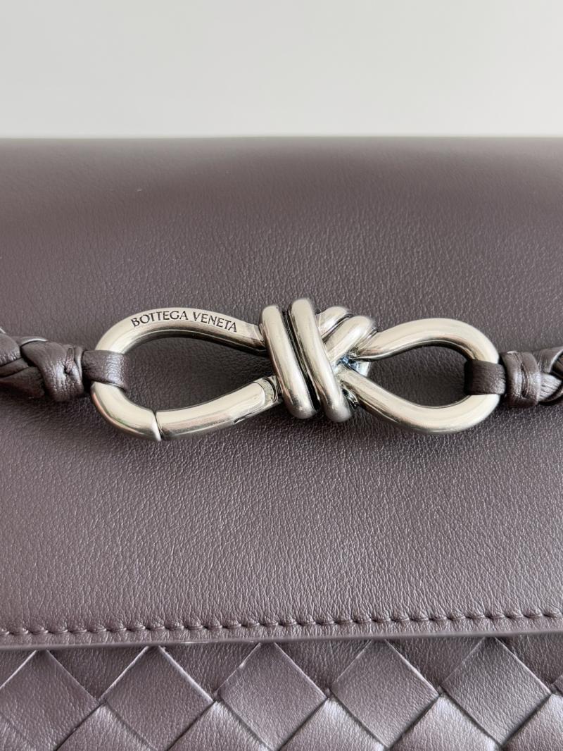 Bottega Veneta Small Andiamo Messenger Fondant 815781