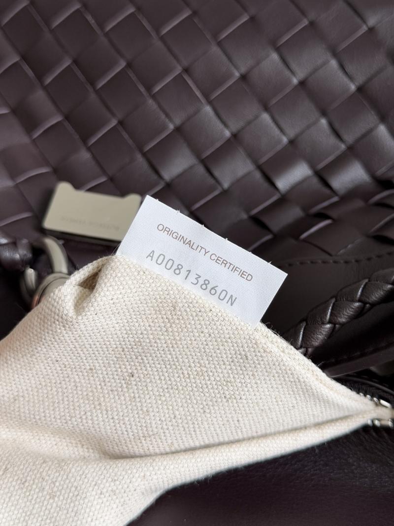 Bottega Veneta Small Andiamo Messenger Fondant 815781