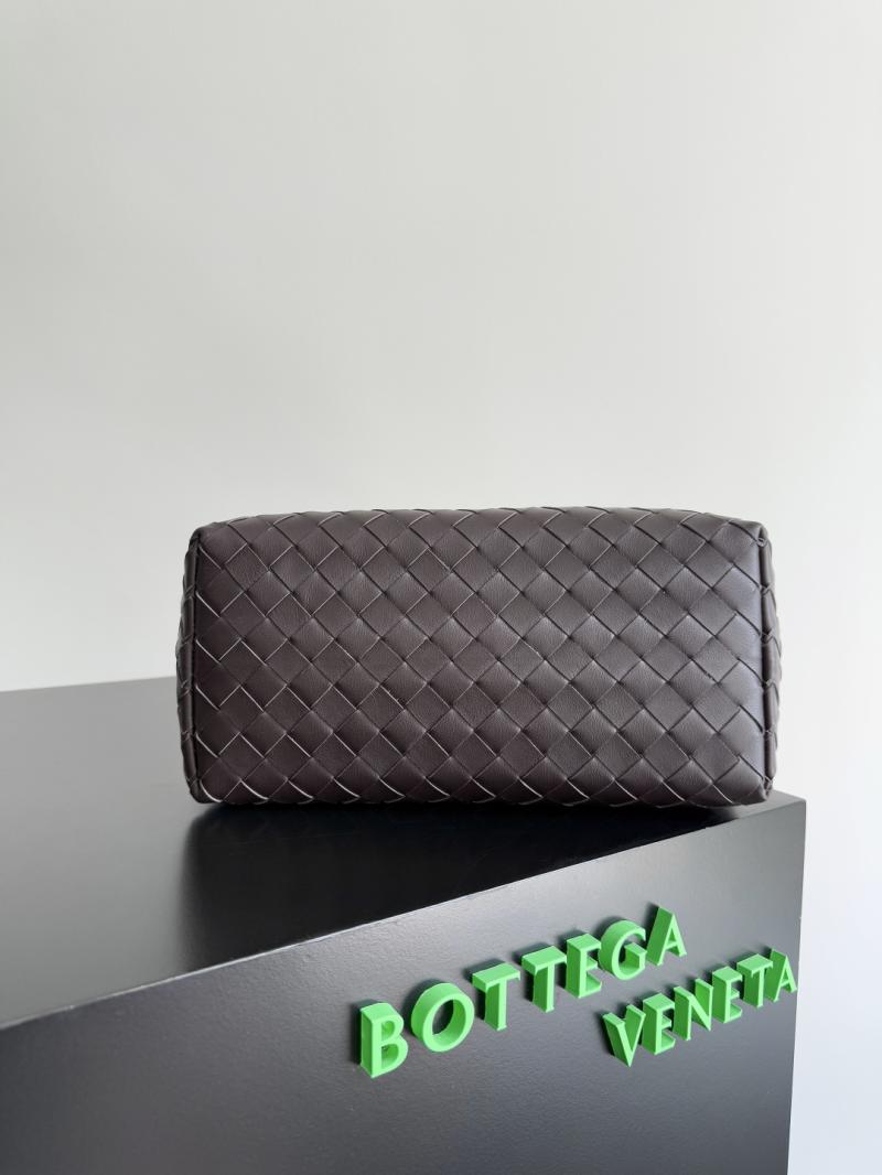 Bottega Veneta Small Andiamo Messenger Fondant 815781