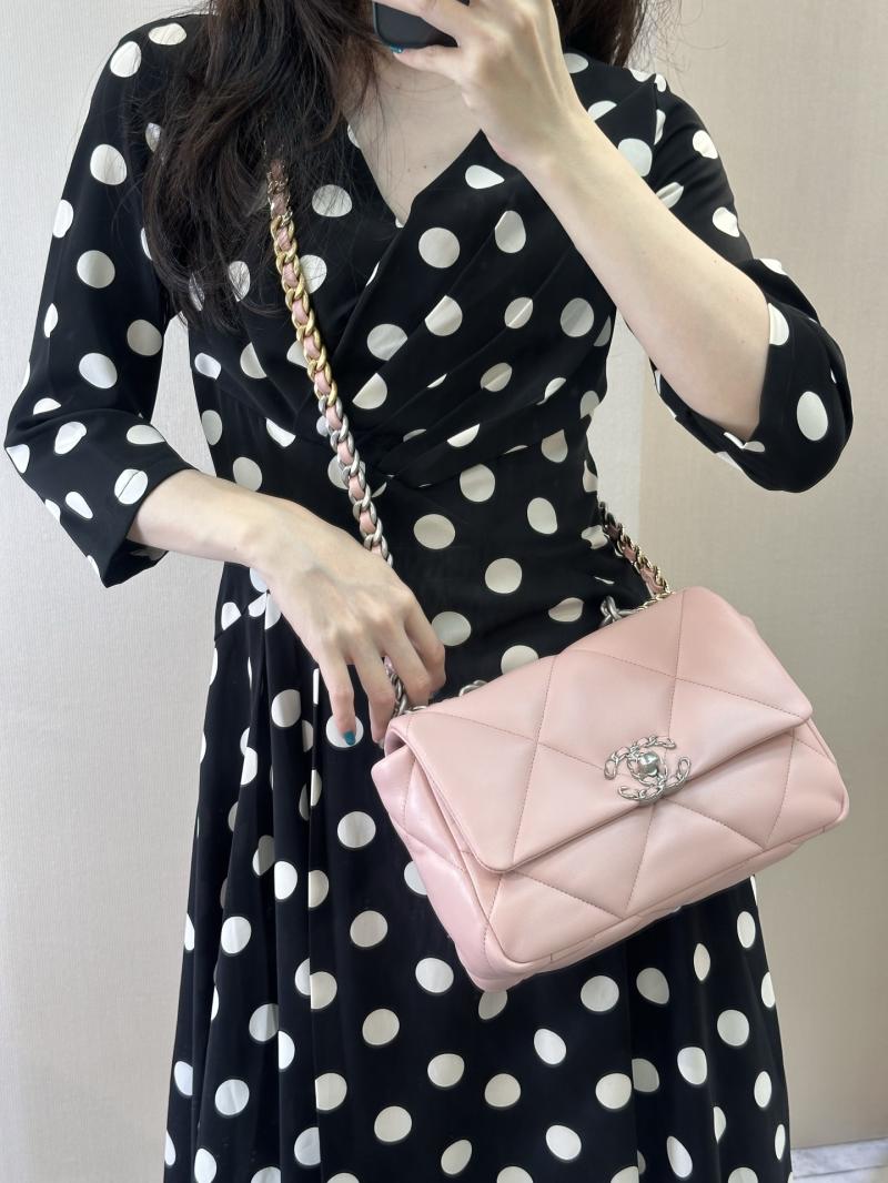 Chanel 19 Lambskin Flap Handbag Pink AS1160